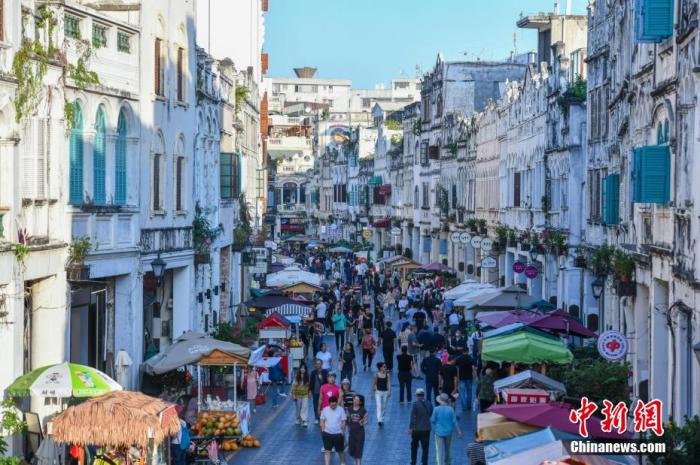 資料圖：圖為?？隍T樓老街游客如織。 <a target='_blank' href='/' >中新網(wǎng)</a>記者 駱云飛 攝