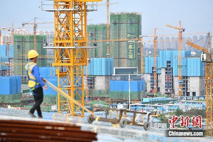 資料圖：一在建樓盤(pán)工地工人正在忙碌。 <a target='_blank' href='/'>中新社</a>記者 張浪 攝