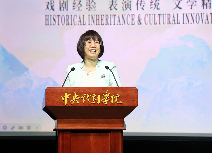 中國(guó)電影資料館館長(zhǎng)、中國(guó)電影藝術(shù)研究中心主任孫向輝致辭。來(lái)源：主辦方供圖 