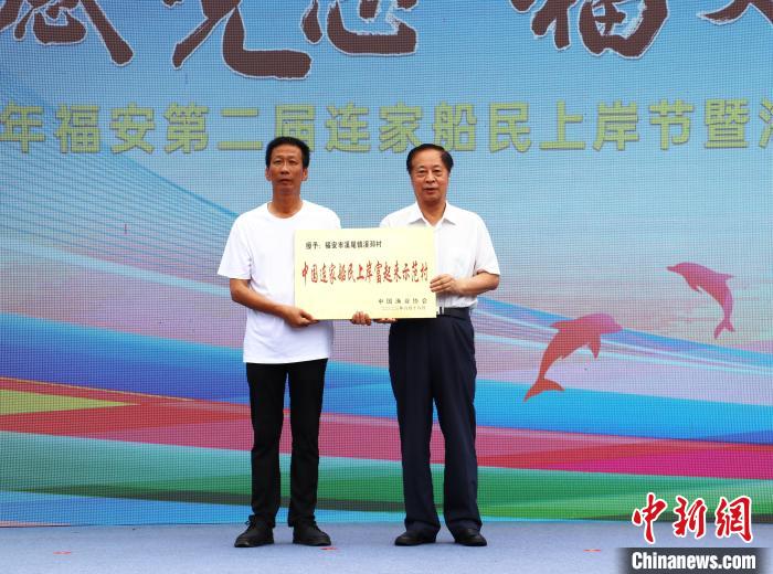 溪邳村獲“中國連家船民上岸富起來示范村”榮譽稱號?！×珠派?攝