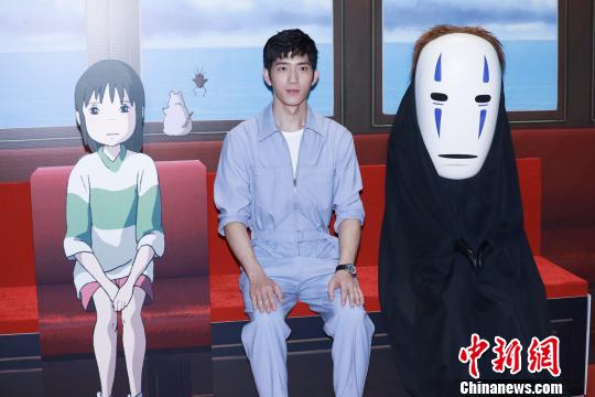 井柏然此番在《千與千尋》中為“白龍”角色配音。　康玉湛 攝