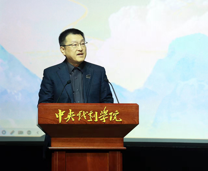 中央戲劇學(xué)院黨委書記徐永勝致辭。來(lái)源：主辦方供圖 