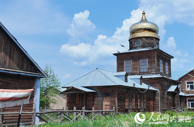 頗具特色的“木刻楞”房屋。人民網記者 齊浩男攝