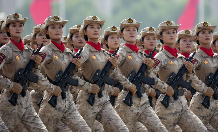 2025年9月3日，紀(jì)念中國(guó)人民抗日戰(zhàn)爭(zhēng)暨世界反法西斯戰(zhàn)爭(zhēng)勝利80周年大會(huì)在北京隆重舉行。這是民兵方隊(duì)接受檢閱。新華社記者 許暢 攝